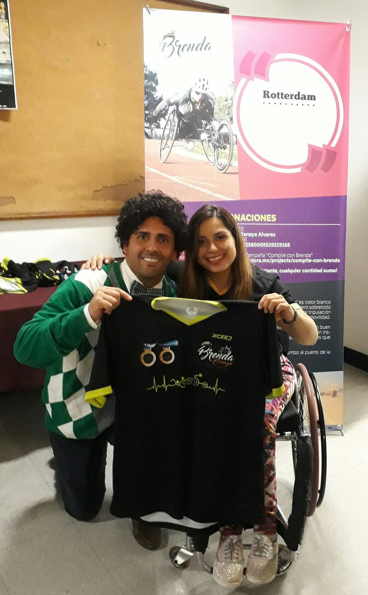 brenosnaya's tweet photo. @RICH_MARGALEFF gracias por tu tiempo y tus porras, te admiro por tu talento y tu calidad de ser humano. ¡Éxito, ❤ y salud!. #Rotterdam2017 https://t.co/rCeo8WmCsP