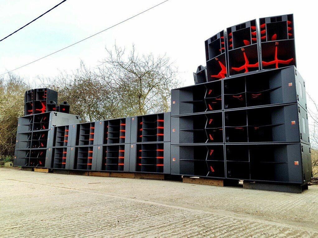 Trashvis's tweet photo. what's the first song you playing on these speakers? https://t.co/qaInGumKXf