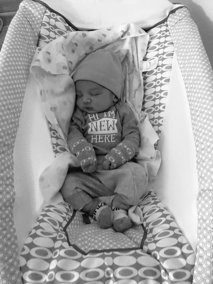 As much as I love my wonderful Titlemax I'm going to enjoy these next few months off to bond with with my new little blessing 💙👶🏻  8/25/17