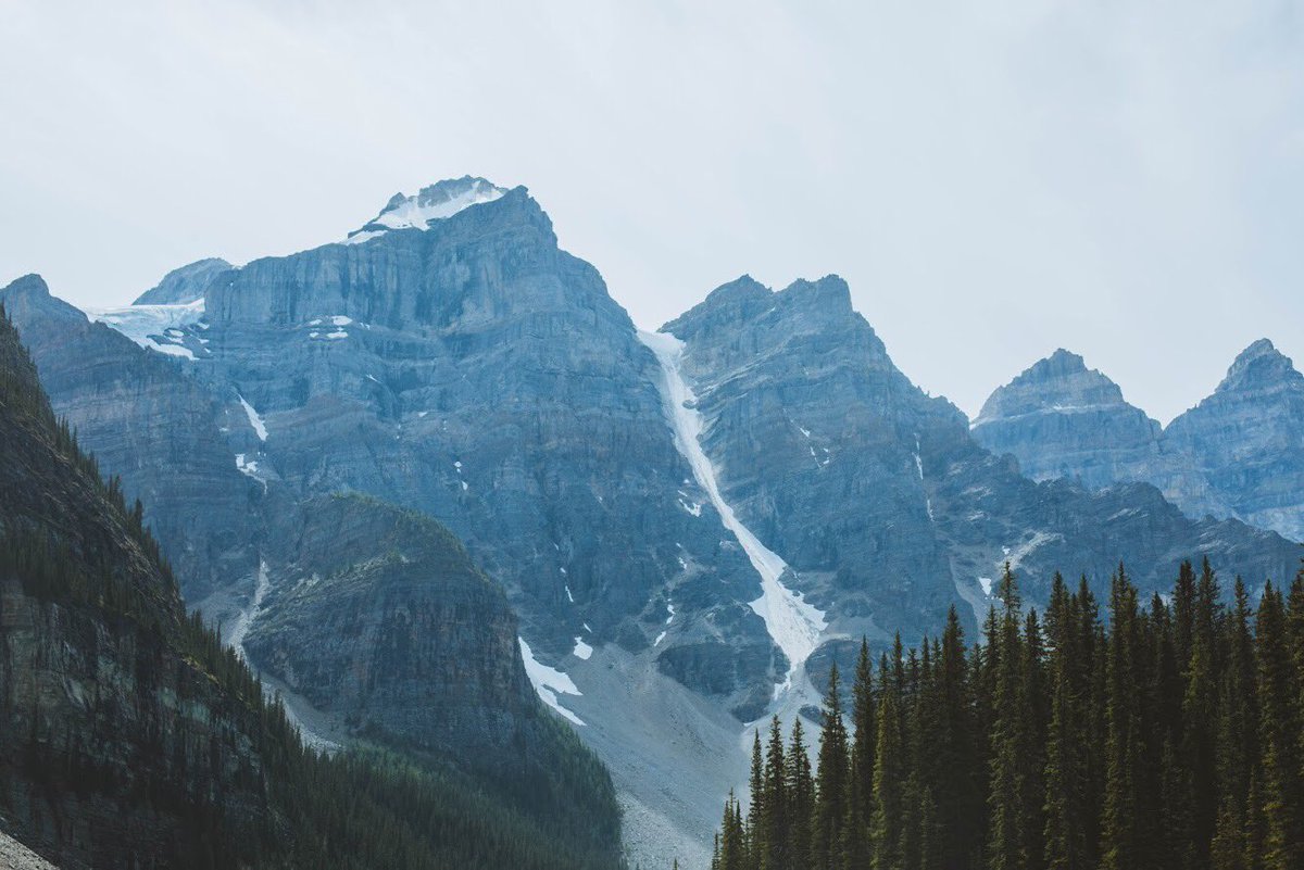 thathiker's tweet photo. Banff, Alberta https://t.co/QLdfL2HmGl