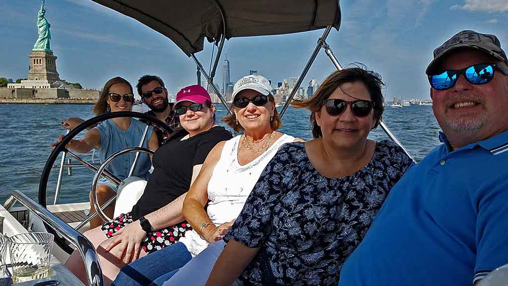 sailnyccom's tweet photo. Sailing i#NYC   #StatueOfLiberty   #MANHATTAN  #SAILING   #JerseyCity #Hoboken #Brooklyn  #SAILNYC #LIBERTY  https://t.co/NJCLpqFzwb https://t.co/xDRJv8Zikf