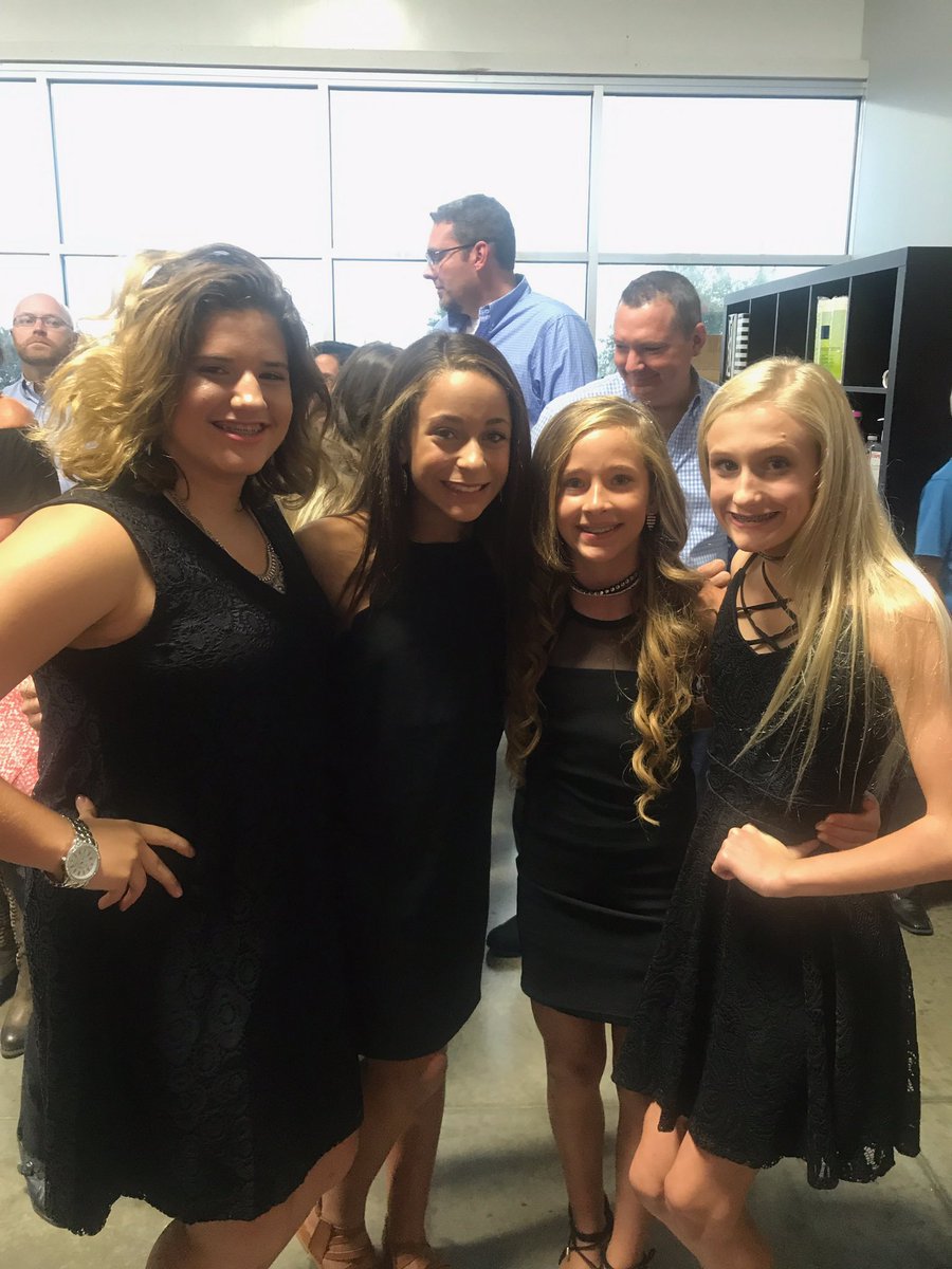 CA_gracibrown's tweet photo. Few more pics 💙 I love these people so much 😘 https://t.co/ML2Z4SaKWQ