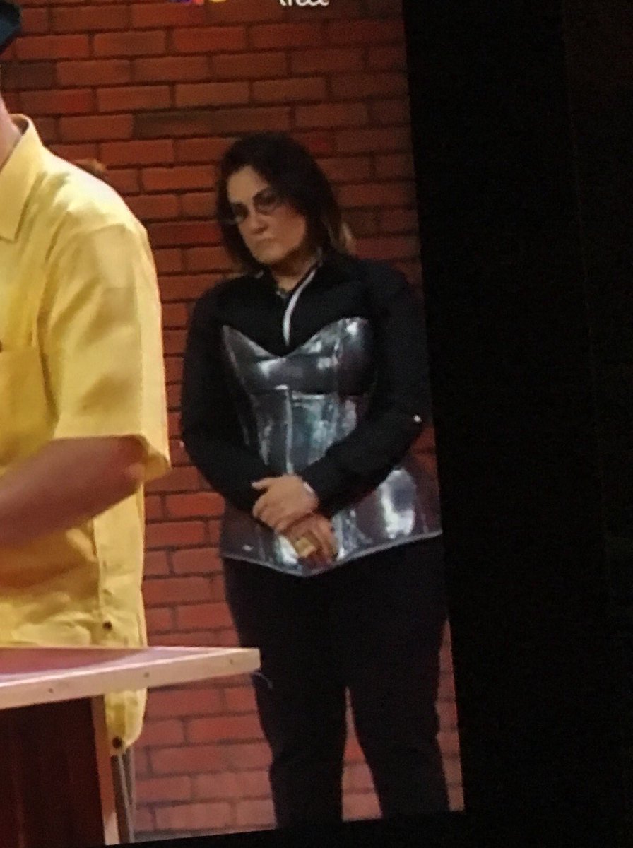 GiGiDLaCruz's tweet photo. Como cuando tienes que ir de juez a @MasterChefMx y después a conquistar la Nueva España #masterchefmx2017 https://t.co/c3hVCXo3EW