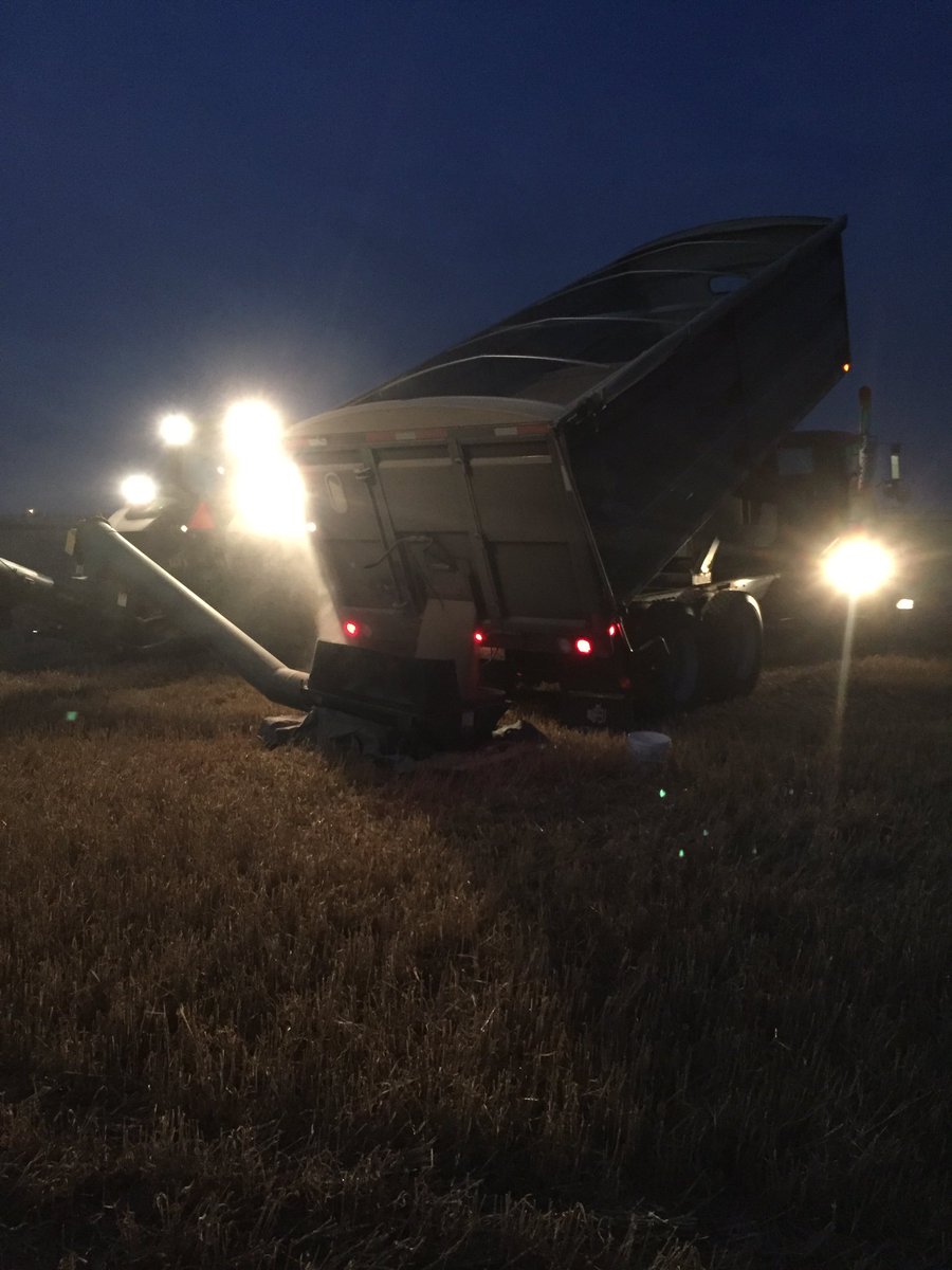 Let the late nights begin #harvest2017 #johndeere #combine @CervusEquipment #s670