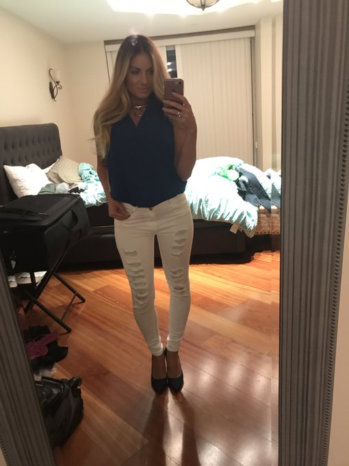 Lady clothes and heels. Who is this person.💙 https://t.co/vIxXuJLIiK<a href="/tag/sundaybrunch"class="tags"><span>#sundaybrunch</span></a>