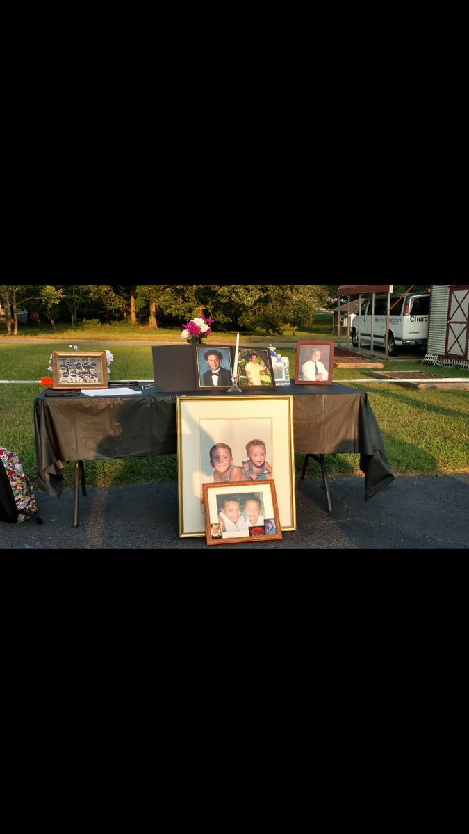 halskeepthapacc's tweet photo. saying i miss you 100000000 times couldn't even begin to describe the pain we all have. #flyhightj #slowliveunderground https://t.co/lE31btRvPY