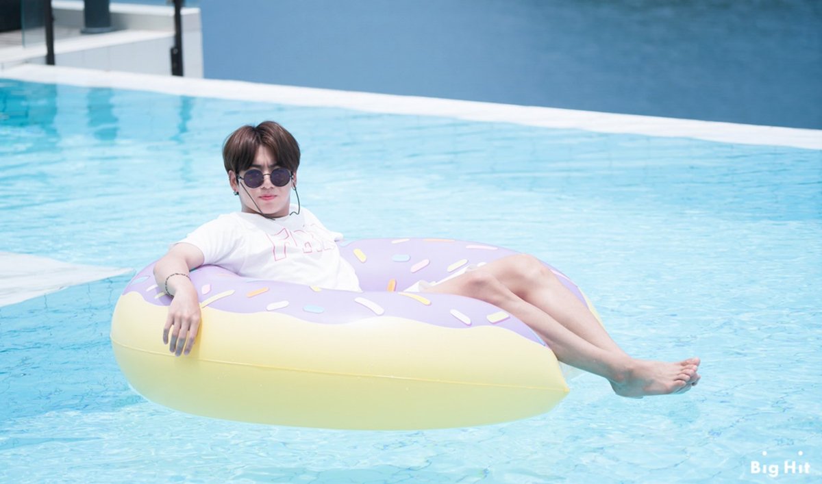 MxrcelStyles94's tweet photo. @bts_bighit International Playboy floatin your way https://t.co/WAHs2wcDij