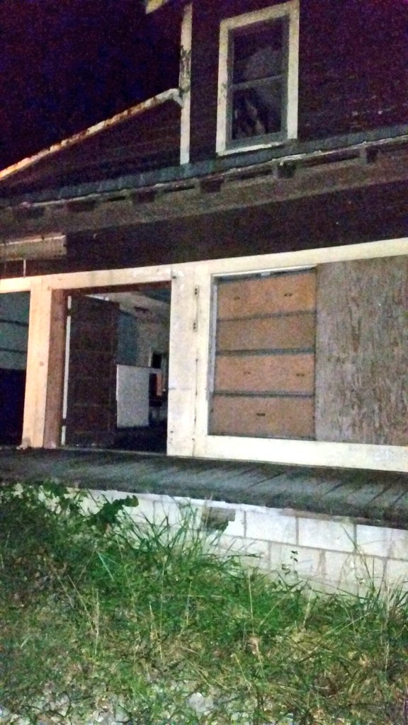 damndurtydave's tweet photo. @x1ANIMOSITY1x took me to Charles Mansons childhood place the Blue Moon!!! Look in the window tell me what you see? #spooky #hauntedMaybe https://t.co/mPQESlyrFm