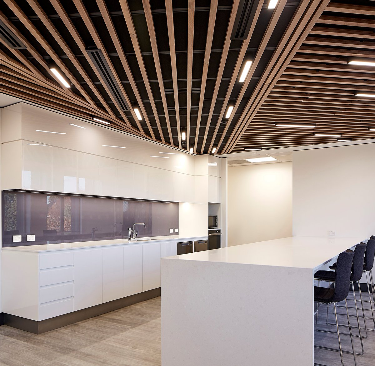 Rork Canberra recently delivered the new fitout for the Australian Office of Financial Management (AOFM). facebook.com/rorkprojects/p…