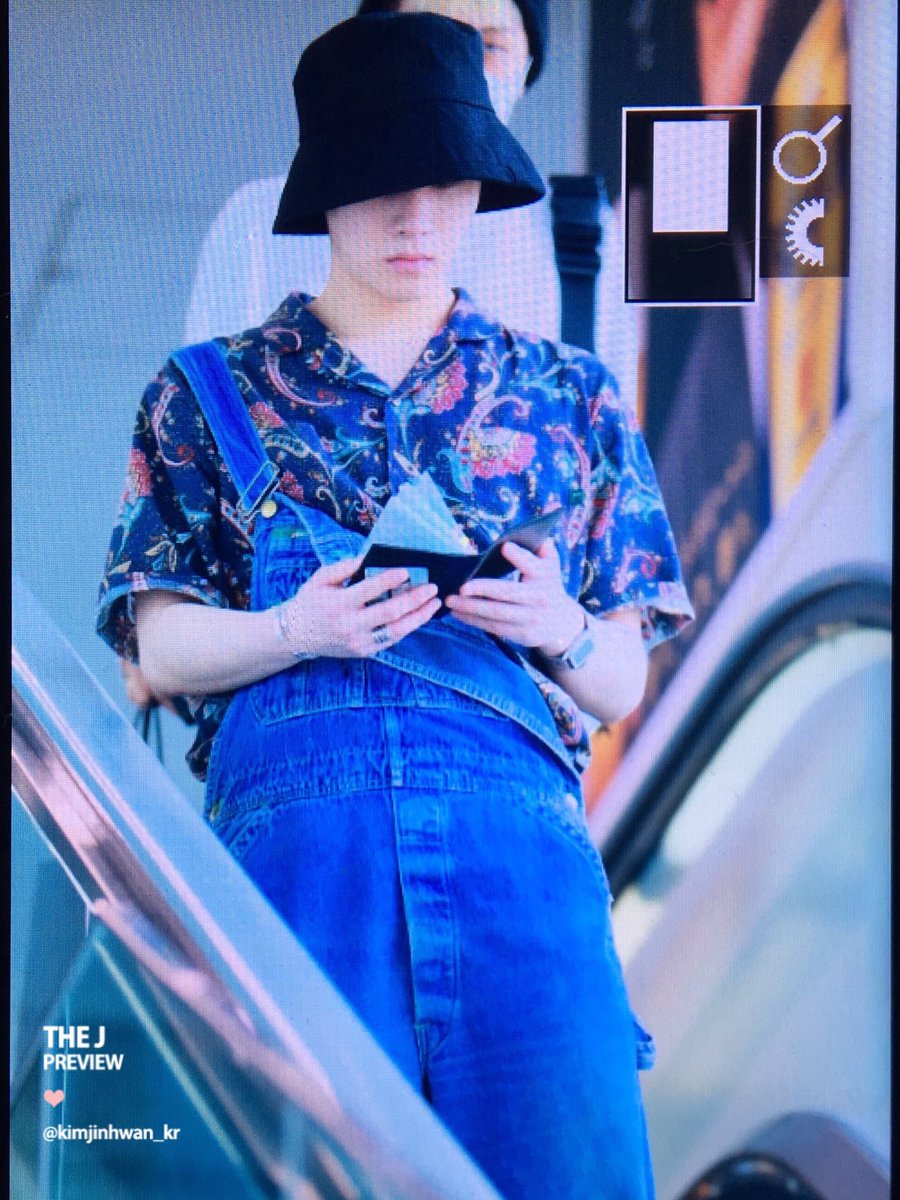 940207com's tweet photo. [PREVIEW] 170828 HND✈️GMP

(© THE J  ) #JINHWAN #JAY #진환 #김진환 #iKON https://t.co/5sEZuH4CqJ