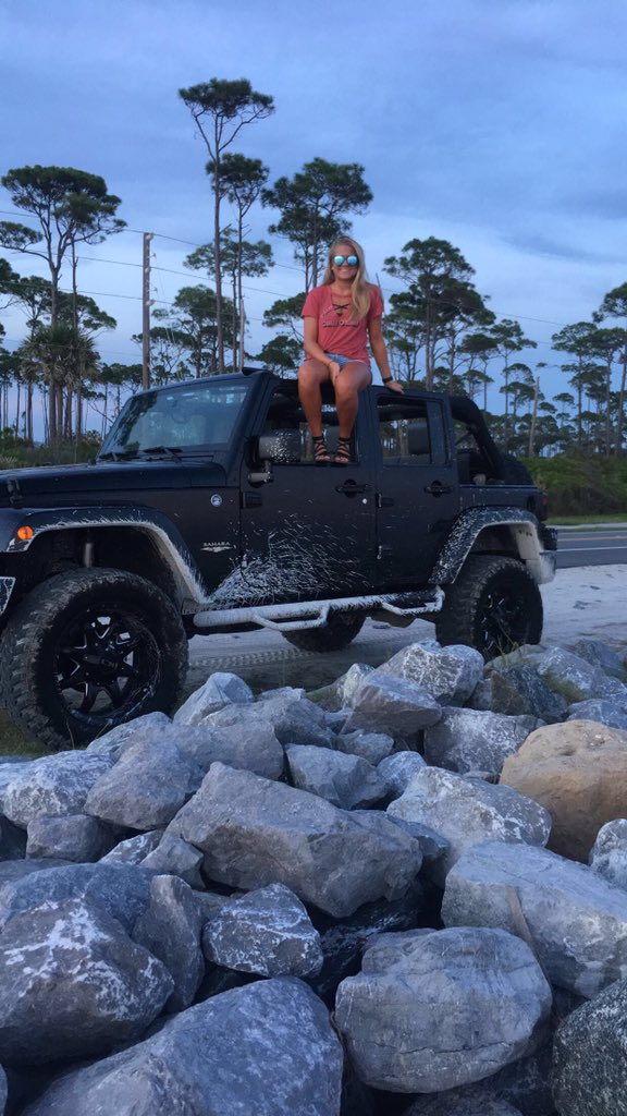 Chan_Stephens's tweet photo. @Jeep_Porn  https://t.co/ez9ZxYQWzV