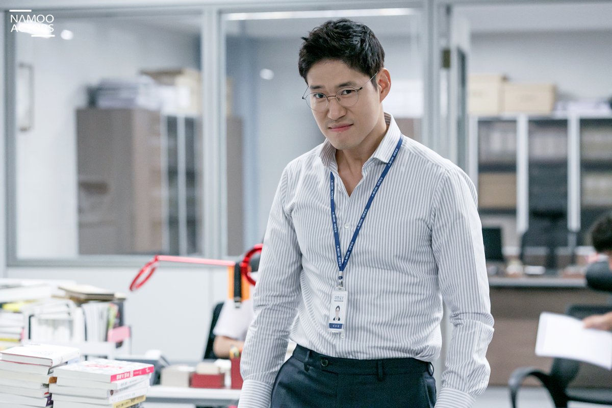 DISiKuJVwAAEF2h.jpg:large