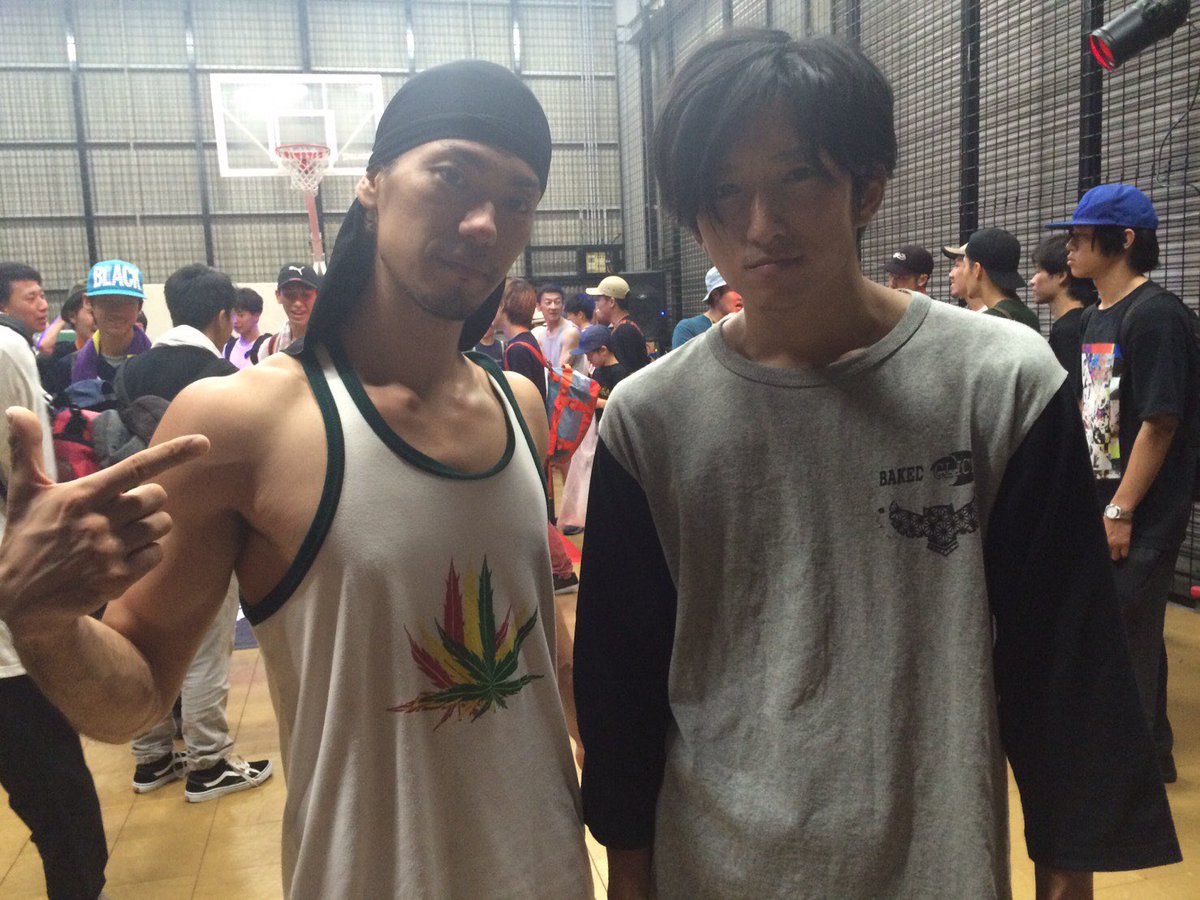 jibakuakaJB's tweet photo. 昨日はガンスモ5thアニバでした♪
2on2はアサシンとで惜しくも準優勝でした…
練習不足感満載で足引っ張ってしもた(笑)
これからぼちぼち戻していきます☆
ガンスモおめでとう&お疲れ様でしたッ‼︎
#bboy #crowsensemble #bodycarnival https://t.co/1Sum8icDzV