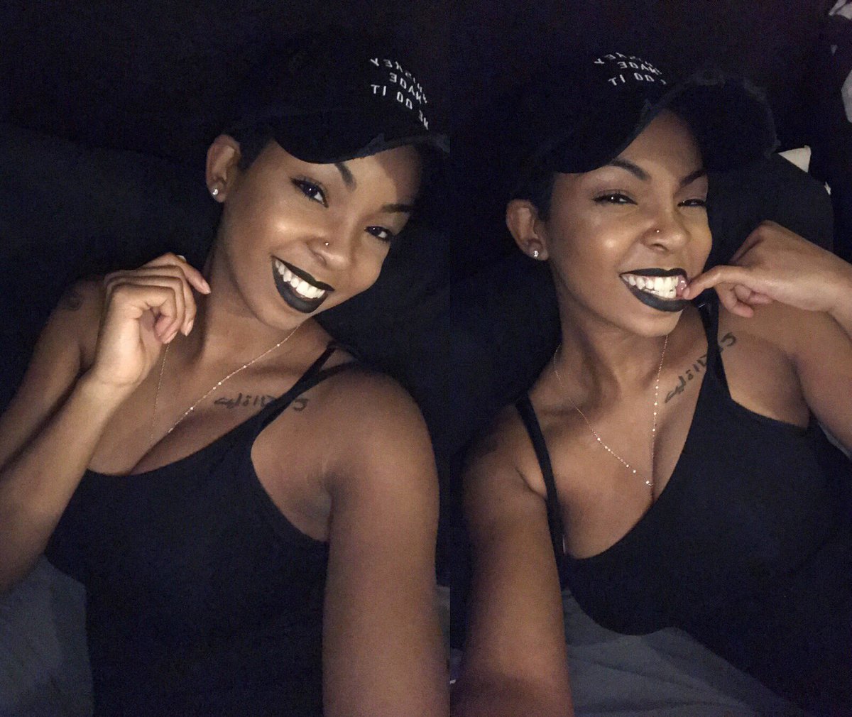 _nia2x's tweet photo. Haven't posted on here in a while. It's me! 👋🏽 https://t.co/nZSkv5nY68