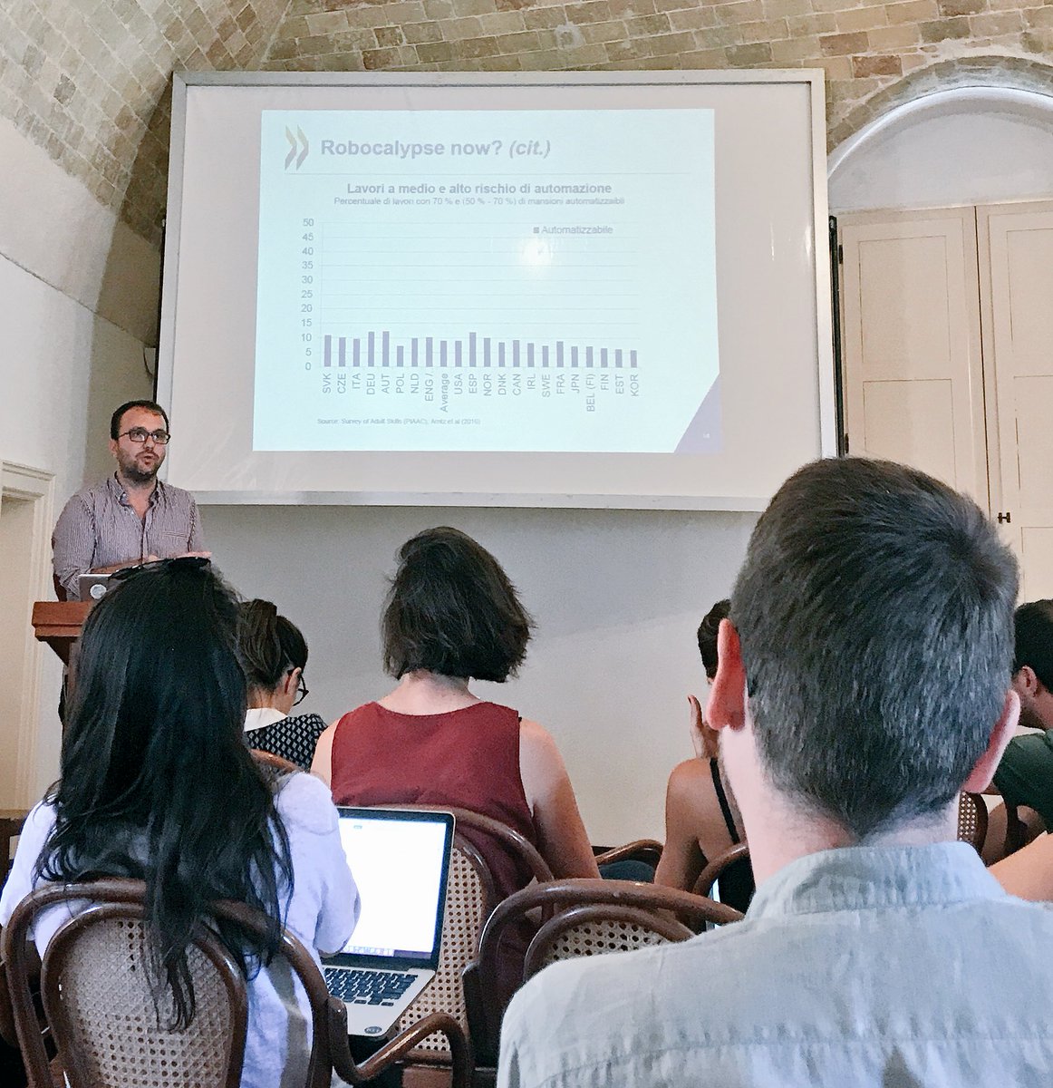 _OpenCampus's tweet photo. "Robocalypse now" Quanti posti di lavoro sono destinati all'automatizzazione? 
#RSS17 #job https://t.co/9SlQaS7f0D