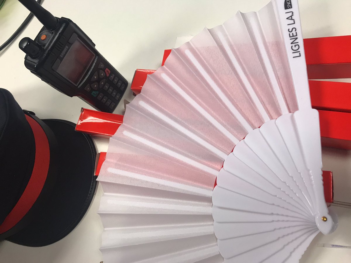 EQUIPE2STCLOUD's tweet photo. Par cette chaleur, n'hésitez pas à venir chercher vos petits éventails en gare 🌞⛱👻❄️ #monsecteurdesaintcloud https://t.co/leO4qYyEfG