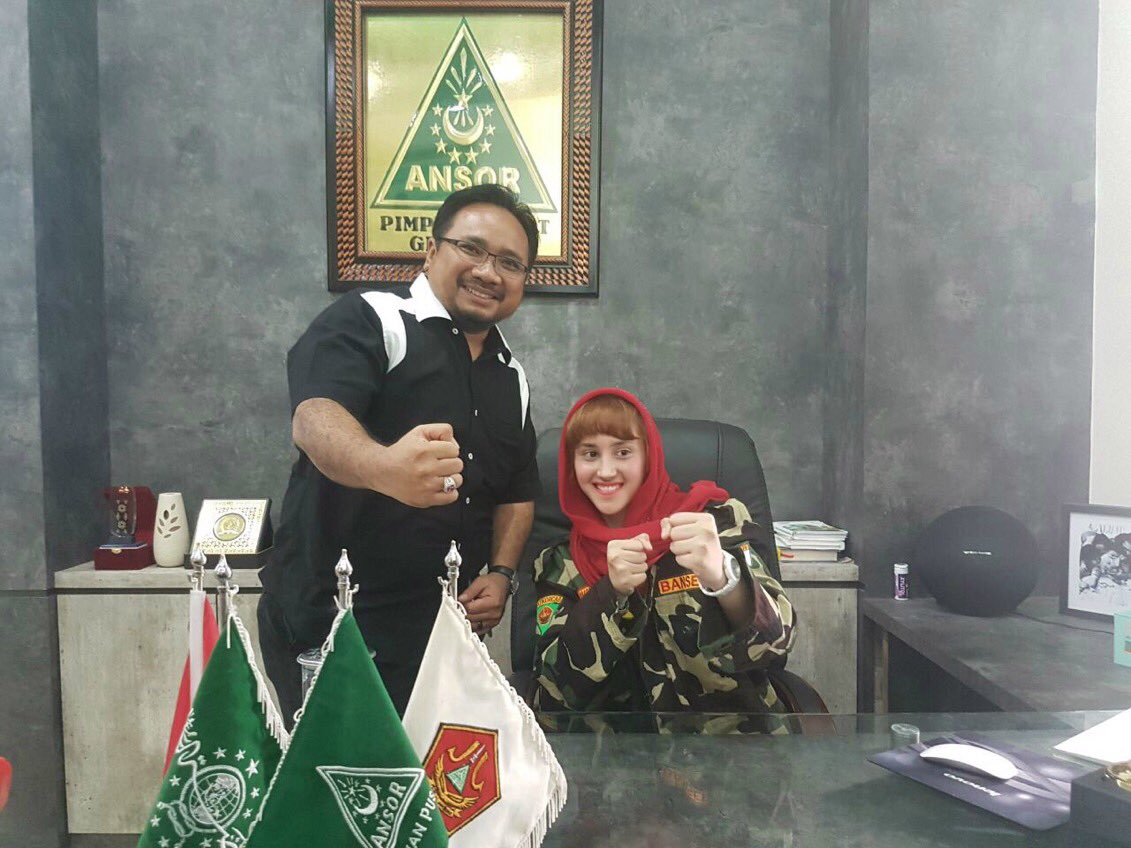 TsamaraDKI's tweet photo. Alhamdulilah dapat jaket Banser dari Panglima Tertinggi Banser/Ketum GP Ansor @GusYaqut. Hubbul wathan minal iman. #KitaIniSama https://t.co/DYzsUWIMvh
