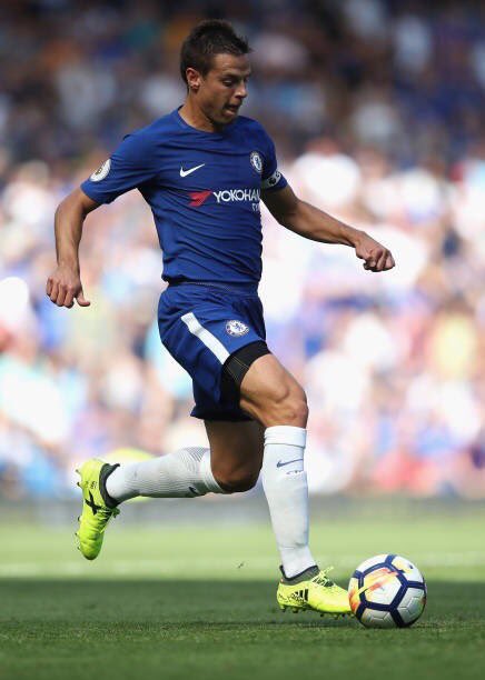BakaLeKing's tweet photo. RT - Azpilicueta 🔁
Like - Otamendi ❤ https://t.co/Vl7mYzf6xG