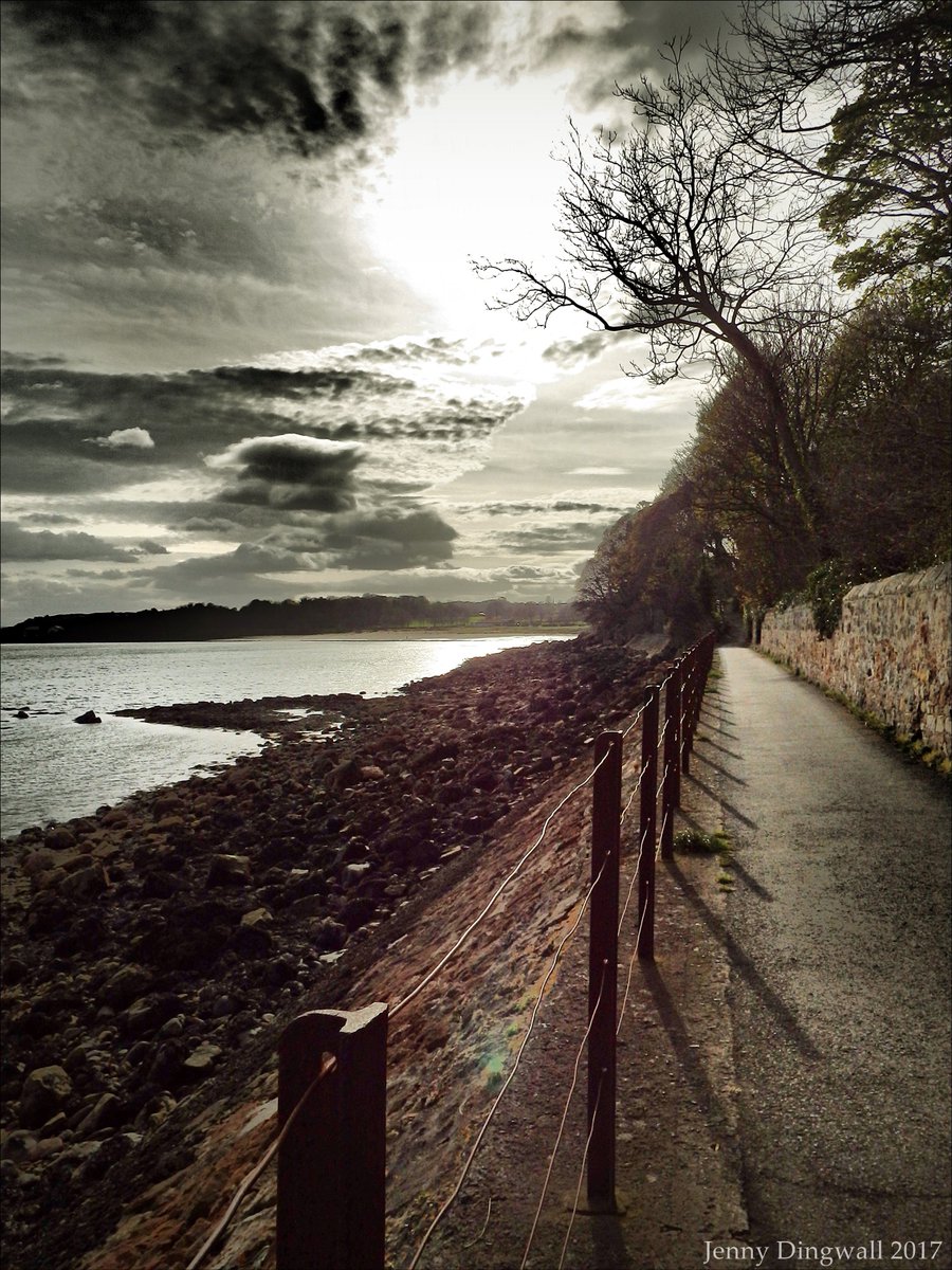 Aberdour, The Low Road. <a href="/AberdourToday/">AberdourToday</a> <a href="/CafePotter/">potter about cafe</a> <a href="/jk_rowling/">J.K. Rowling</a> <a href="/BurntTweets/">BurghTweets</a> <a href="/lyon1emporia/">Storm Spotter</a> <a href="/TouristScottish/">#Scotland</a> <a href="/KingswoodHotel/">Kingswood Hotel</a> <a href="/Maidoftheforth/">Maid of the Forth</a>
