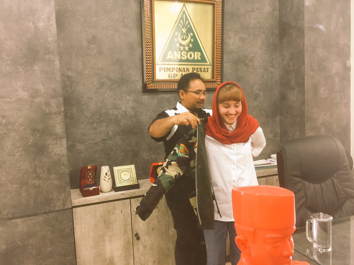 GunRomli's tweet photo. Selamat @TsamaraDKI jadi Duta Banser Ansor NU 😀 | @GusYaqut &amp; @TsamaraDKI ikon anak muda 💪😊 https://t.co/aQNtacot0e