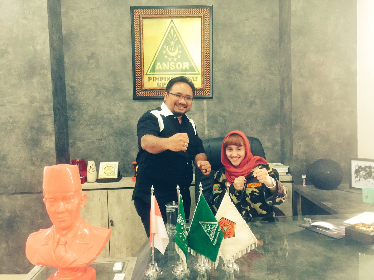 GunRomli's tweet photo. Selamat @TsamaraDKI jadi Duta Banser Ansor NU 😀 | @GusYaqut &amp; @TsamaraDKI ikon anak muda 💪😊 https://t.co/aQNtacot0e