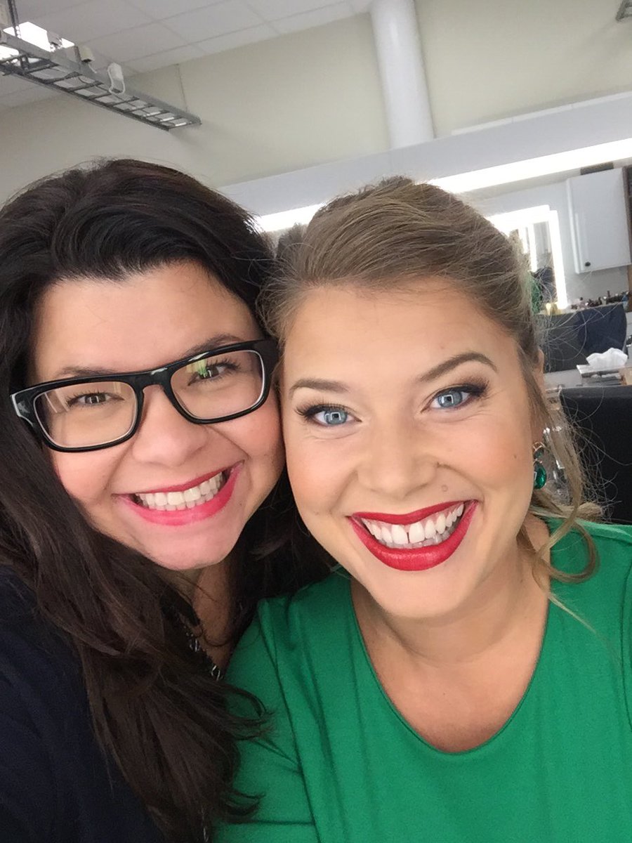 Boksläppsveckan börjar nu🙌🏼 så glad att jag har the one and only @EditKunstlicher vid min sida❤️