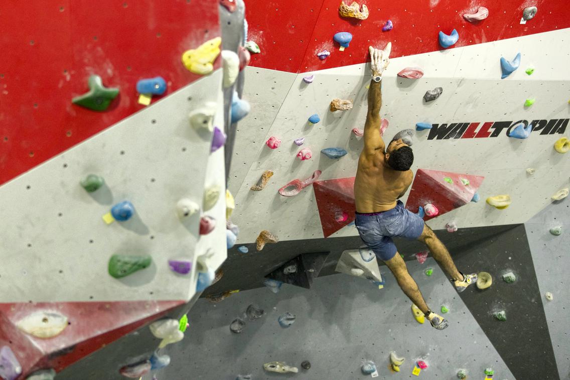 TheNationalNews's tweet photo. Emirati wins climbing competition in #Dubai - in pictures #BoulderBash  https://t.co/384OxVRslj https://t.co/J3fPEFA8qq