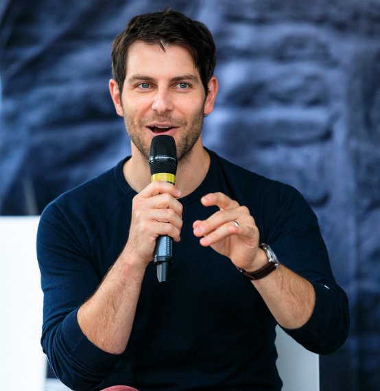 dingosue's tweet photo. David Giuntoli #MedievalFantasyConvention #GrimmPanel August 26, 2017. Credit: Julia B. Photography https://t.co/jKiGZ6ntUc