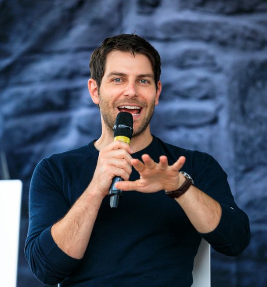 dingosue's tweet photo. David Giuntoli #MedievalFantasyConvention #GrimmPanel August 26, 2017. Credit: Julia B. Photography https://t.co/jKiGZ6ntUc