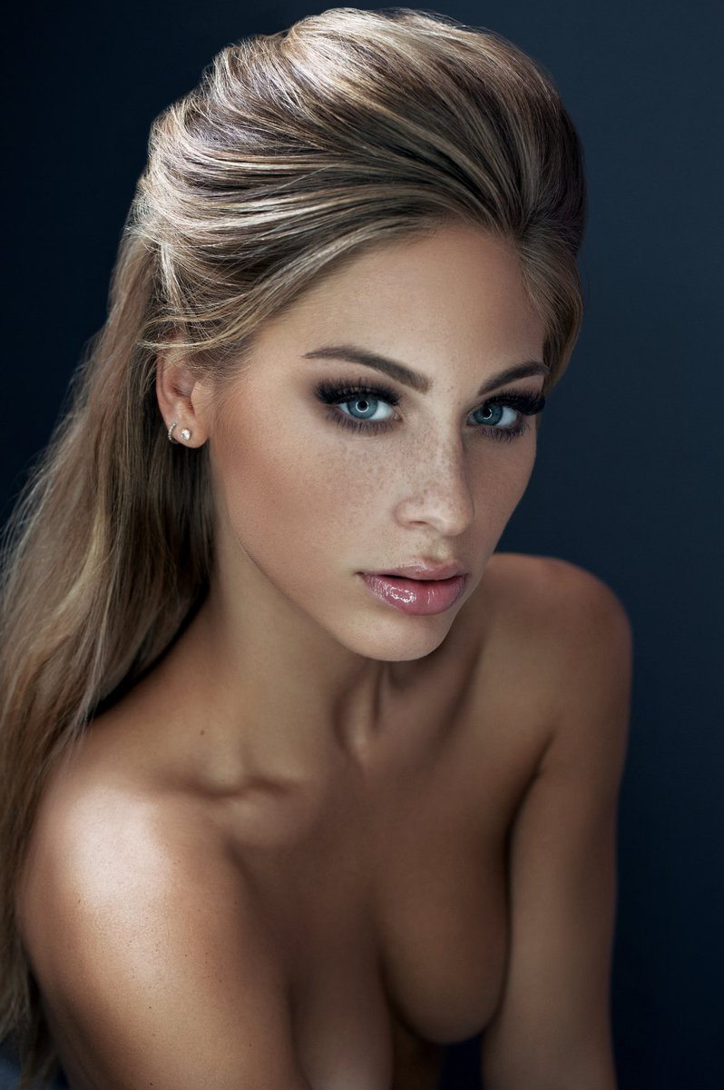 CarrieEvans__'s tweet photo. @CiaraLebamoff Natural beauty gracing the pages of @VeuxMag August issue. https://t.co/WAywwERXGz