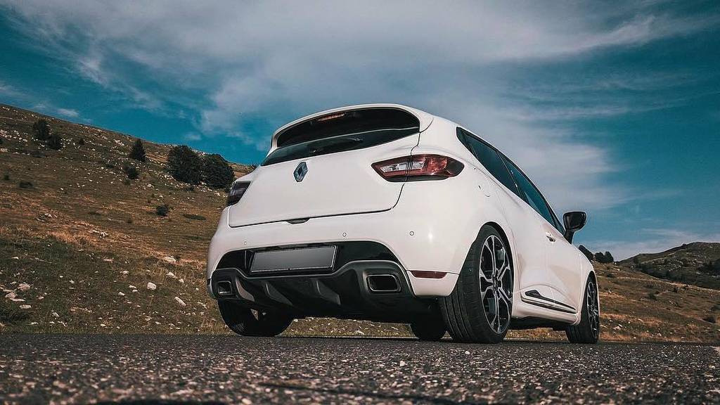 TurboRenault's tweet photo. @alexpoffe -  #cliors  #clio4rs #cliorstrophy #trophy #cliorsitalia #renaultsport #motorsport #turbo #carporn #ont… https://t.co/NiMnEI0NDA https://t.co/Biz9P1A0Pq