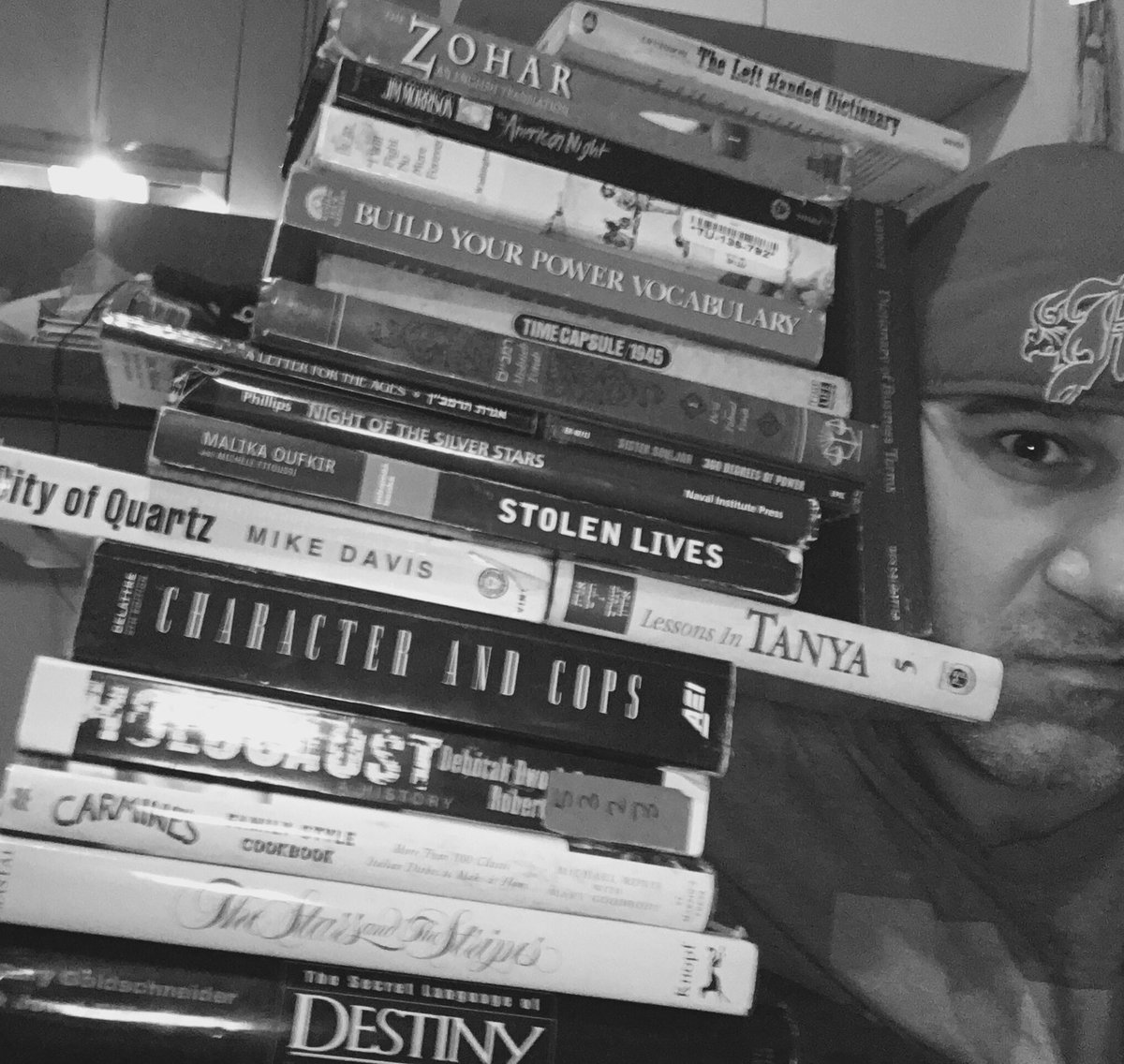 JawboningJobber's tweet photo. #BookPhoneChallenge #HipToDaRip
#GotMugShots #RespectACon #MicroBombin #SubliminalShotX https://t.co/AbJdSgbFk9