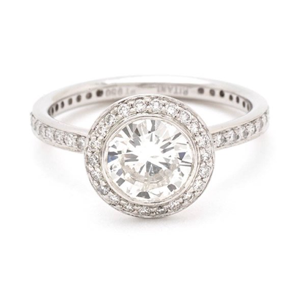 Tailor making perfect rings for our clients is what gets us out of bed in the morning! Like this stunning round single halo #platinumring?