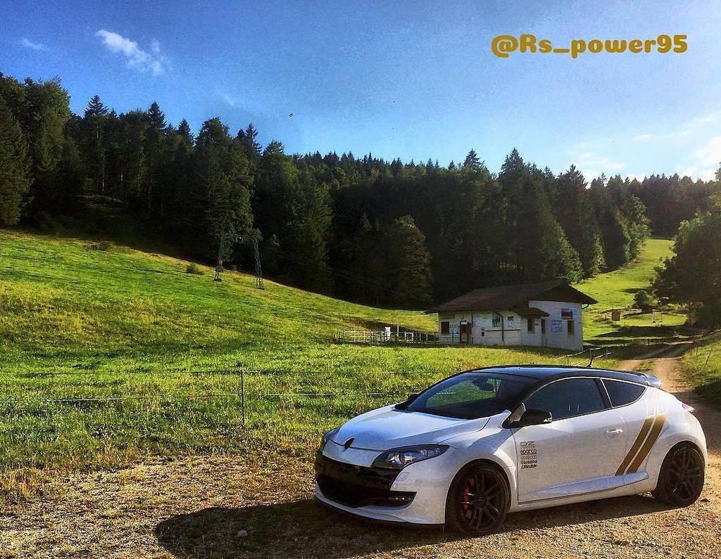 TurboRenault's tweet photo. @rs_power95 -  Campagne 🌳🌲☀️ #renaultsport #renaultclub #renaultmegane #megane #meganers #instamegane #320ch #320h… https://t.co/pitQJ3oQWH https://t.co/WEsn8INzaZ