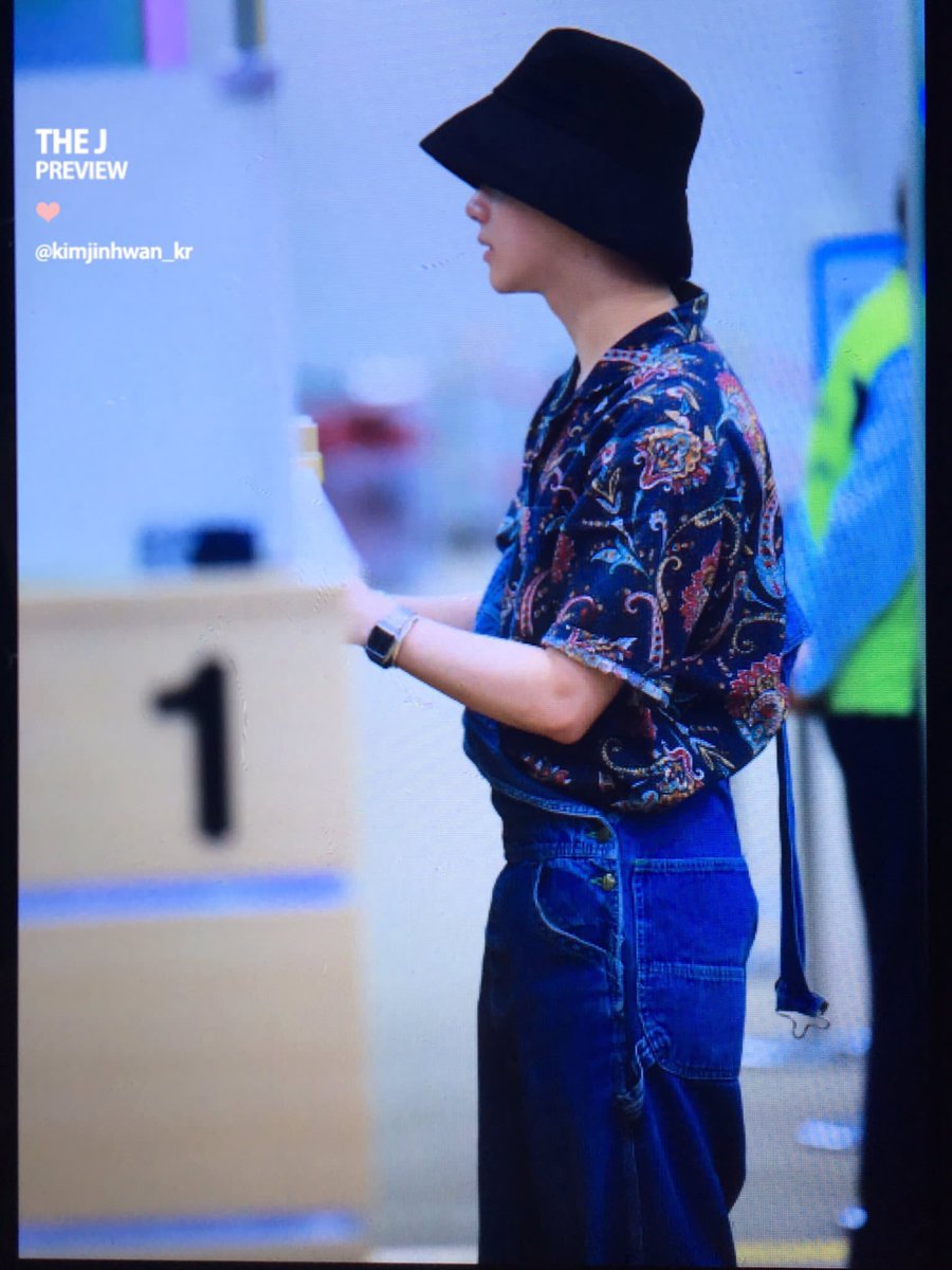 940207com's tweet photo. [PREVIEW] 170828 HND✈️GMP

(© THE J ) #JINHWAN #JAY #진환 #김진환 #iKON https://t.co/KPsWq6T0GA