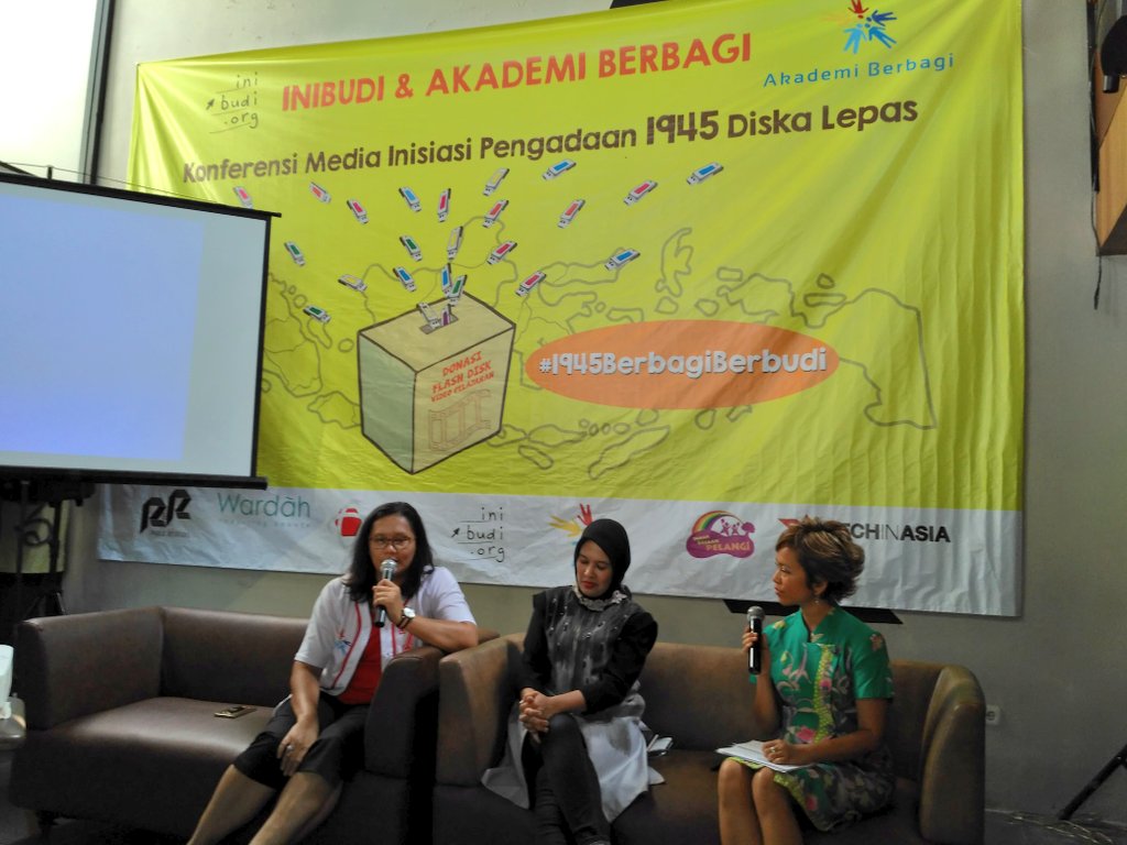 Pendidikan tidak hanya menjadi beban pemerintah. Semua orang harus terlibat dalam membangun pendidikan Indonesia. #1945BerbagiBerbudi