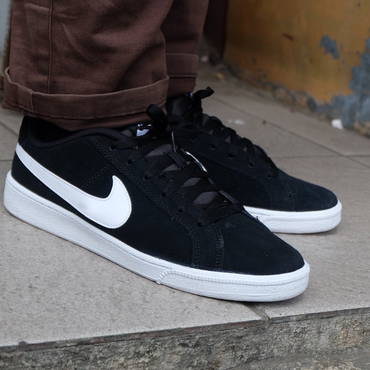 Vær modløs Rejsende kabel Pegashoes Bandung on Twitter: "NIKE COURT ROYALE (SUEDE BLACK WHITE)  ORIGINAL MADE IN INDONESIA BRAND NEW WITH REPLACE BOX  https://t.co/nkVXs1dcMt" / Twitter