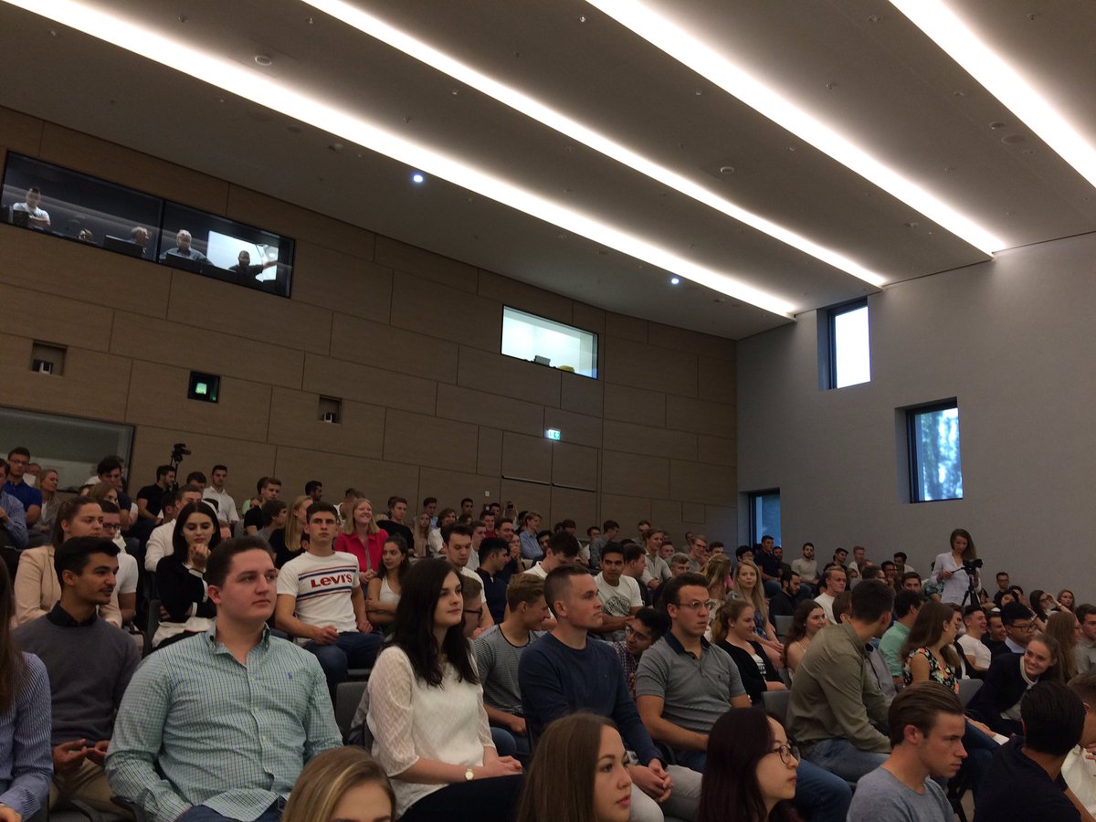 ISpitzbartFS's tweet photo. Our first students at the new Campus. #Ready4FS #FSBachelor #FSNeubau @FrankfurtSchool https://t.co/hNBgANpHmG