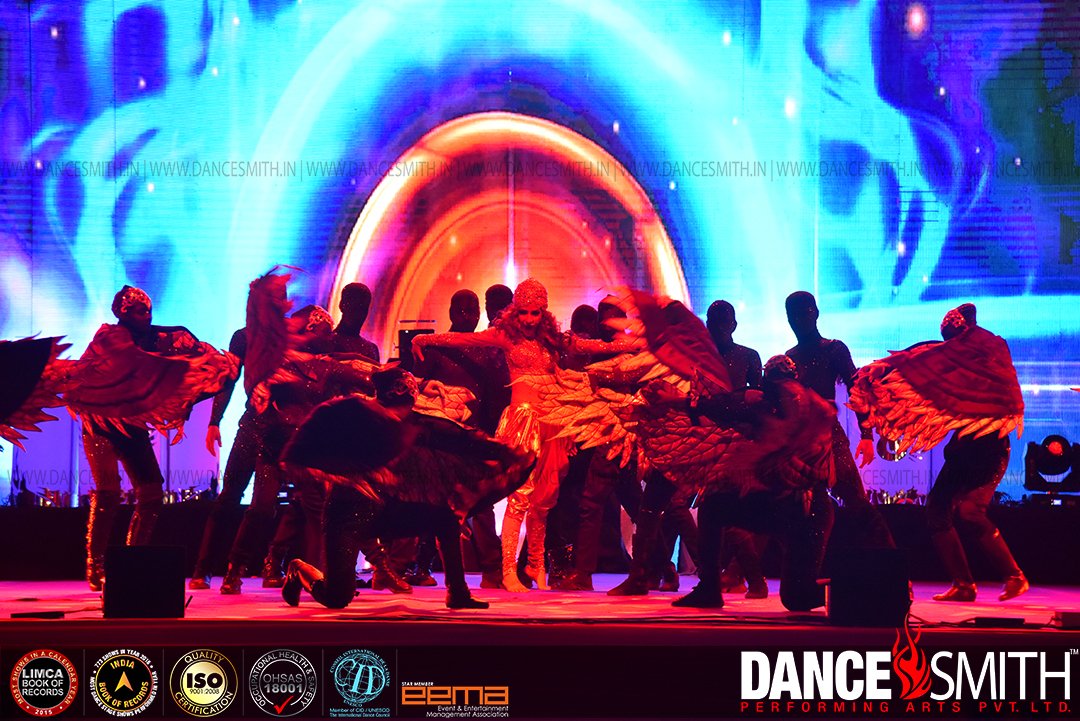 DanceSmithIndia's tweet photo. Exclusive performance by team DanceSmith on Bollywood hits #LiveEntertainment #Bollywoodperformance #DanceSmith https://t.co/zusDQwuvAV