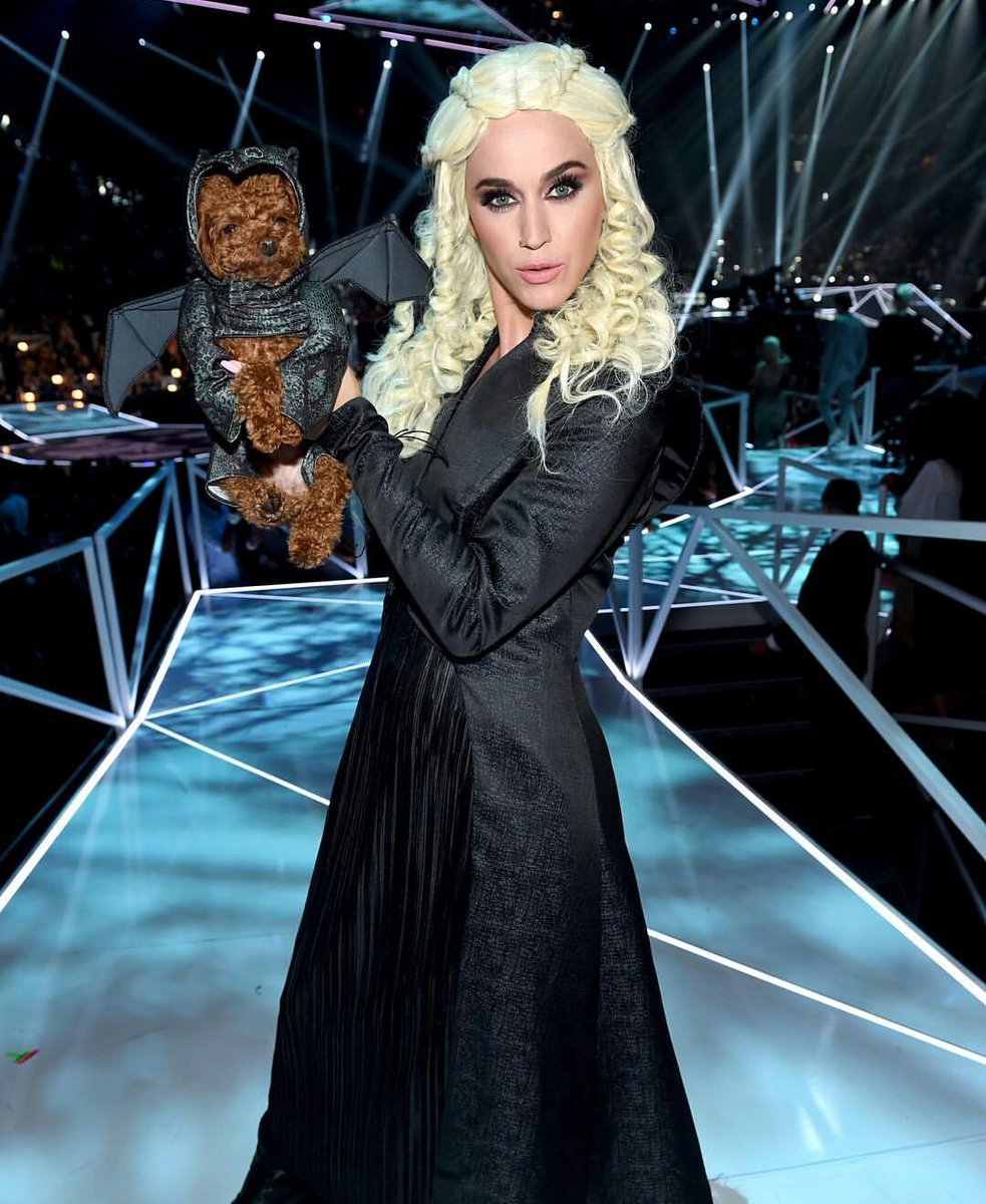 PicsPerry's tweet image. Hi I'm back ✨ #recap #VMAs