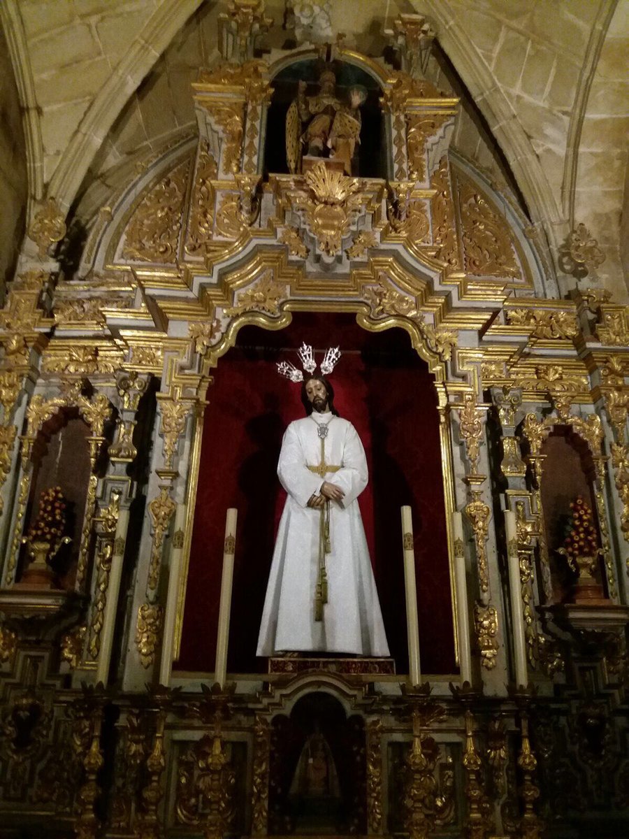 Transporte_ofic's tweet photo. Felicitar al grupo de costura de la Hermandad por la confección de una nueva túnica para el Señor del Consuelo. https://t.co/fT9hmyg2qH