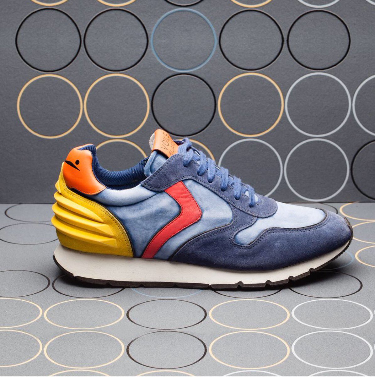VoileBlanche_'s tweet photo. Sport addict. #LiamPower sneakers in basic blue and yellow. 

https://t.co/LuX5ncDpiY https://t.co/6wfOwDRqAu