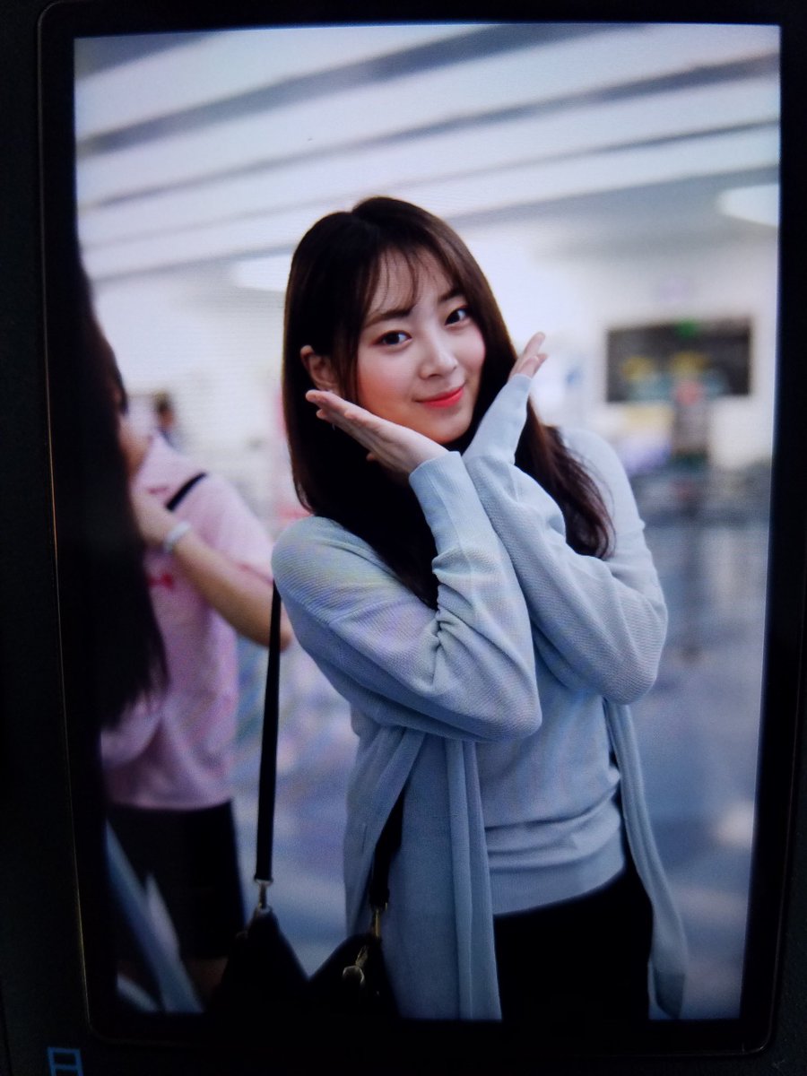 HanBitna_com's tweet photo. 170828 #빛나 #칠학년일반 #七學年一班 @Drbent7_1 @7gakunen1pan_JP 하네다 출국 pre https://t.co/bXaxATljy5