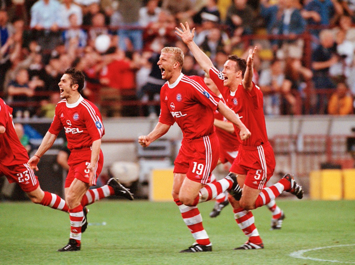 UEFAcom_de's tweet image. 2001 gewann er mit dem @FCBayern die #UCL, heute wird er 43 - Happy Birthday, Carsten #Jancker 🏆🎉🎊🎁⚽️