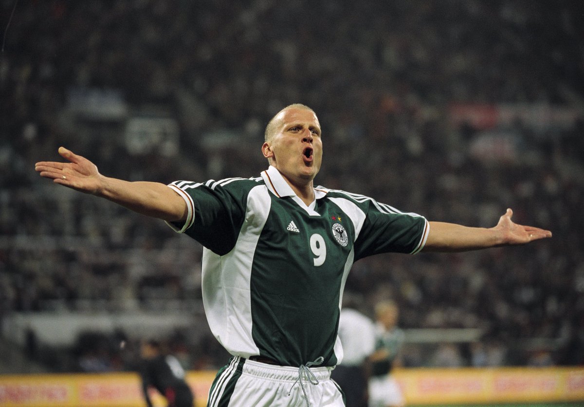 UEFAcom_de's tweet image. 2001 gewann er mit dem @FCBayern die #UCL, heute wird er 43 - Happy Birthday, Carsten #Jancker 🏆🎉🎊🎁⚽️