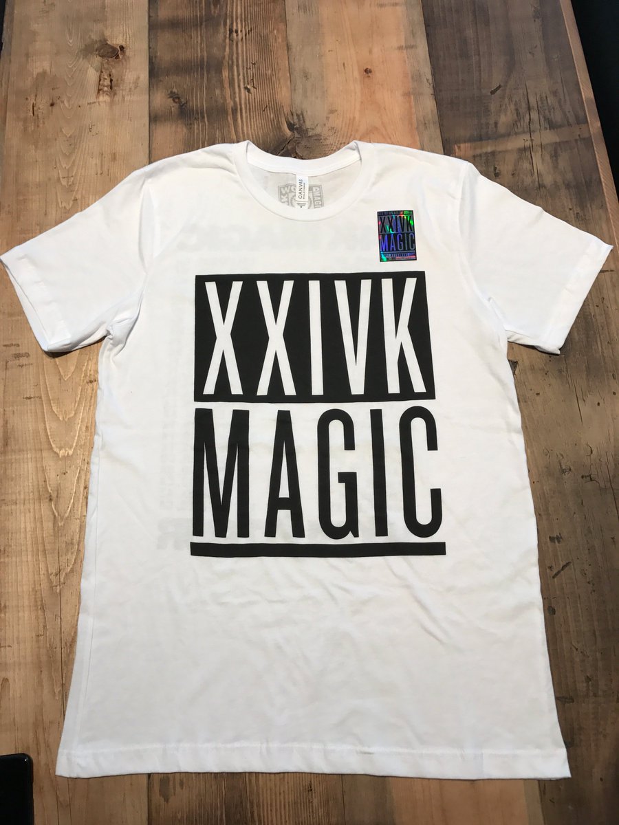 wmj_intl's tweet photo. 【ブルーノ・マーズ】
来年4月に日本公演が決まったブルーノ✨彼の北米ツアーで販売しているTシャツを２枚ゲット😎👍このTシャツ２枚をプレゼントいたします🎁このツイッターをフォロー&amp;RTで応募完了✨ブルーノ好きはRTを😆🙌
締切：9/1
#ブルーノ来日 #ブルーノTシャツ https://t.co/eUcNyWOHnl