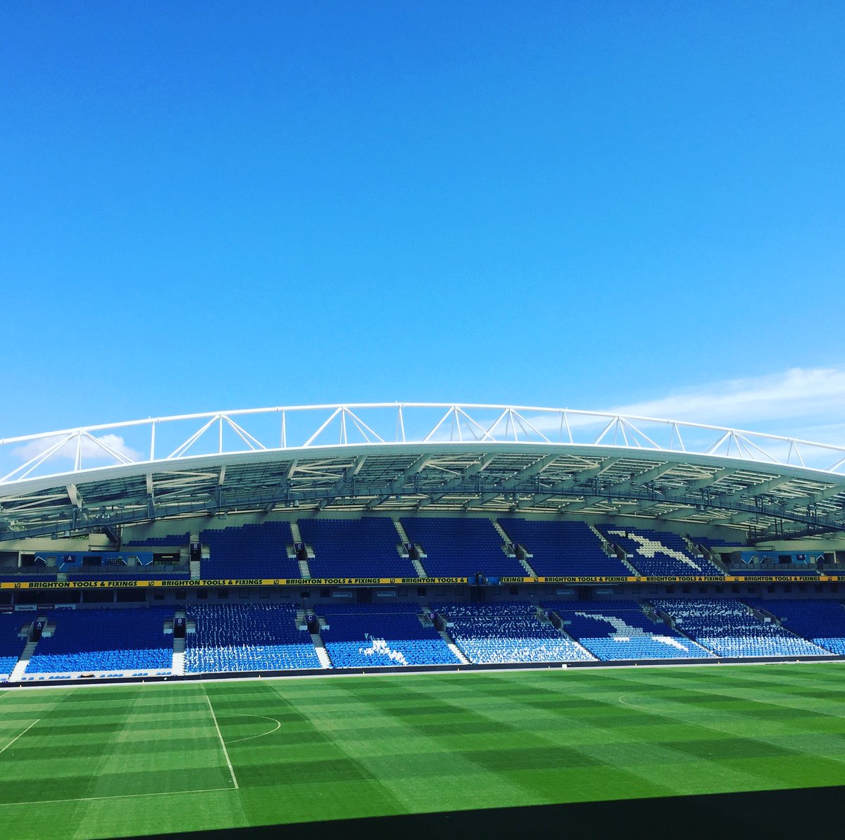 The_AmexStadium's tweet photo. Happy #Bankholiday #Monday 🌤 Can't believe it's nearly #September 😎 #Brighton #TheAmexStadium #BHAFC #pitchview #MondayFunday https://t.co/J7Y1Ibt2UZ