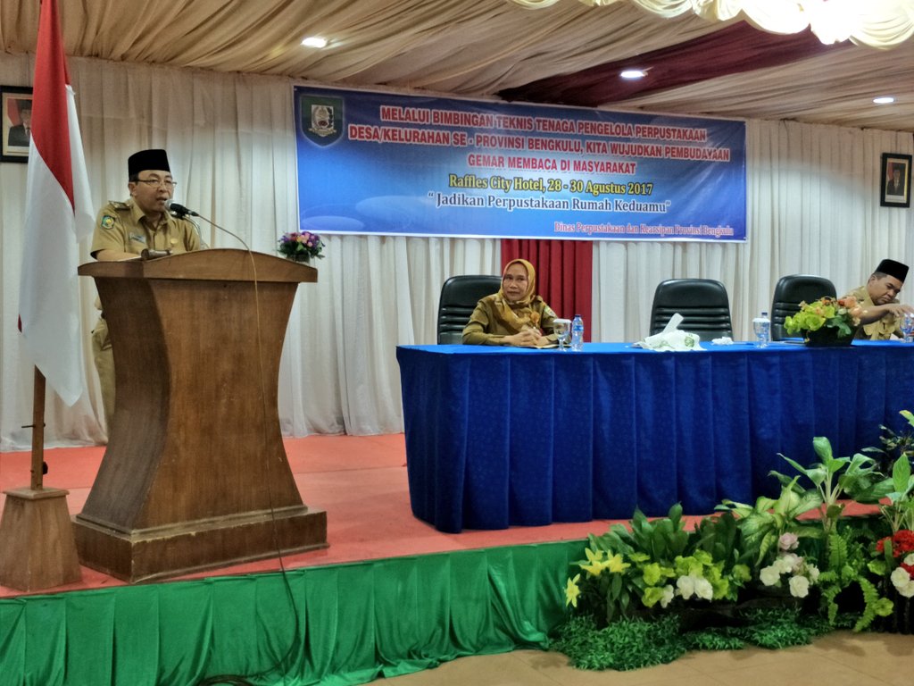perpusBKL's tweet photo. Kepala Dinas Perpustakaan &amp; Kearsipan Prov.Bengkulu membuka Bintek Pengelola Perpustakaan desa/kelurahan Se-Prov.Bengkulu @mediacenterBKL https://t.co/qkDpFH31WT