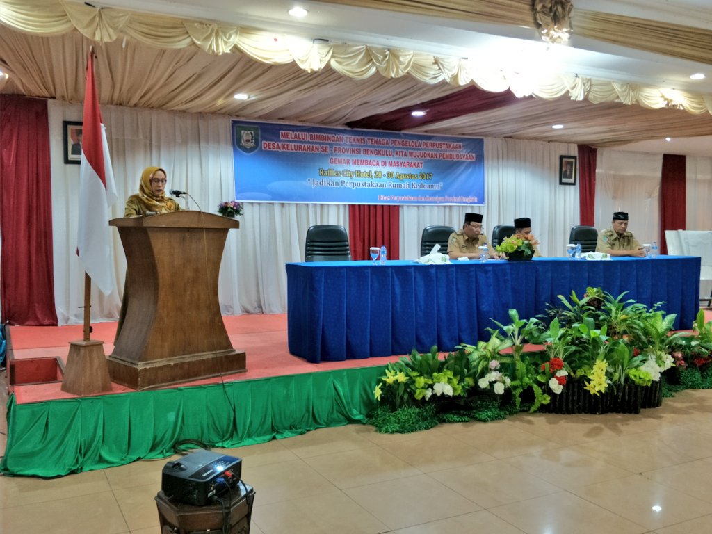 perpusBKL's tweet photo. Kepala Dinas Perpustakaan &amp; Kearsipan Prov.Bengkulu membuka Bintek Pengelola Perpustakaan desa/kelurahan Se-Prov.Bengkulu @mediacenterBKL https://t.co/qkDpFH31WT