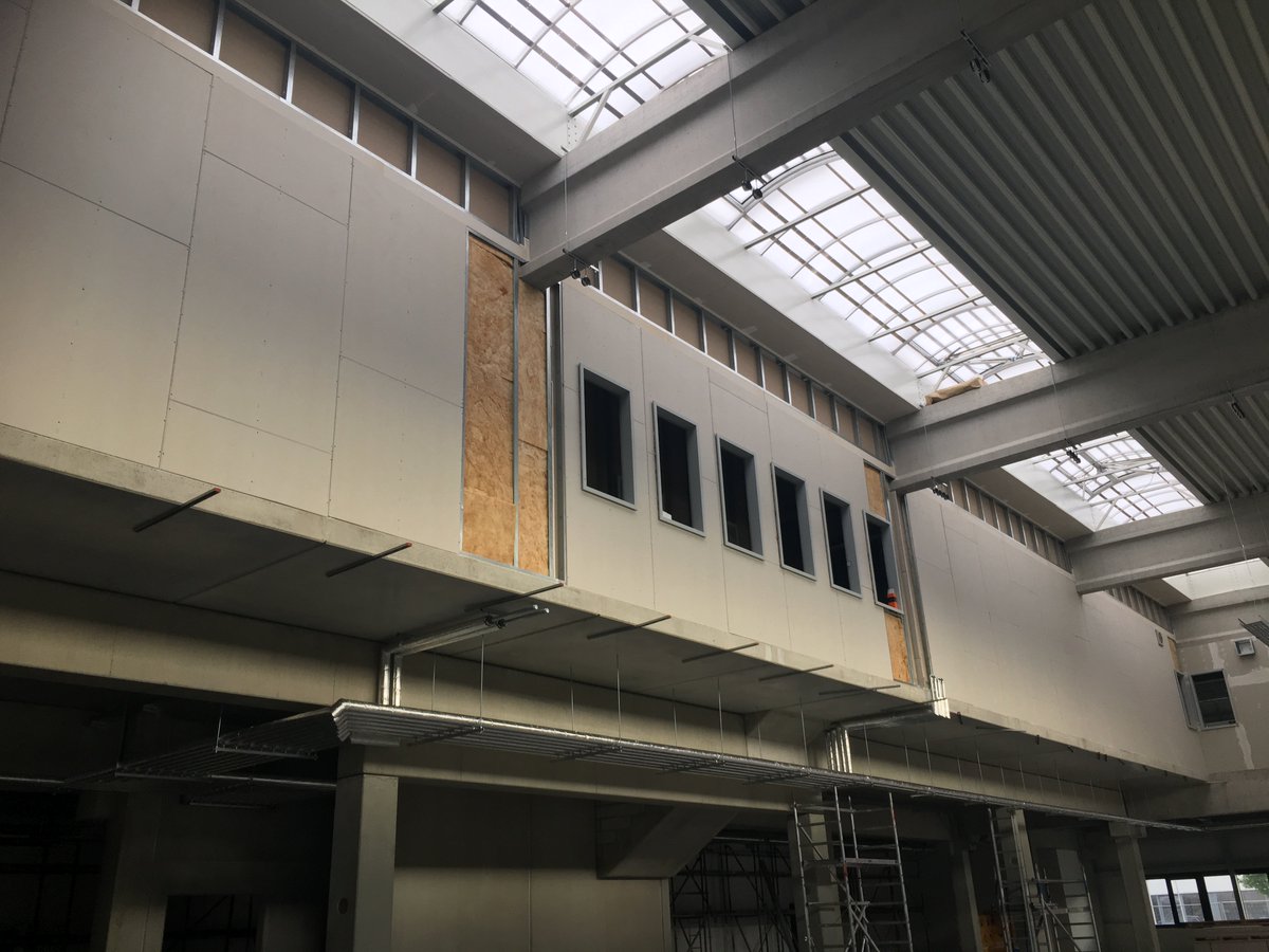 Polyprint_GmbH's tweet photo. Der Ausbau unserer neuen Halle und Büroräume im Cross Media Center in #Adlershof schreitet voran. Und wir planen den baldigen Umzug! https://t.co/vOY4r8tKQL